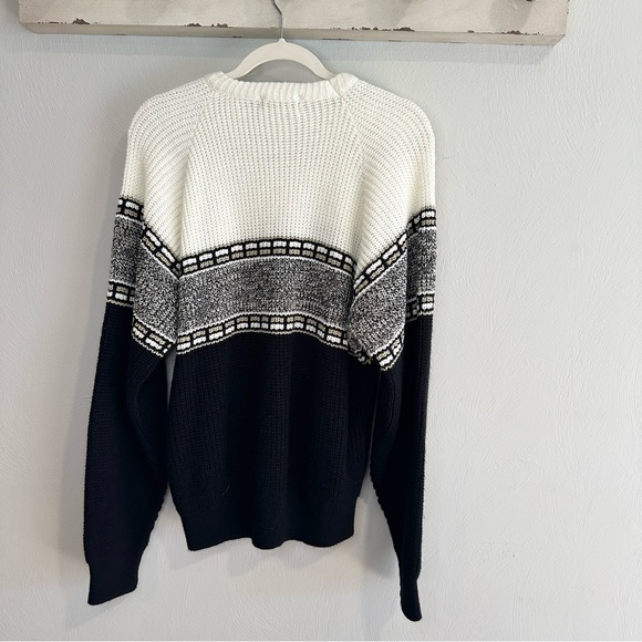 Men’s St. John’s Bay sweater - Picture 2 of 3